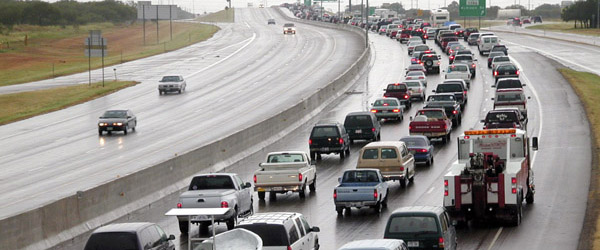 Image of heavy highway traffic traveling in one direction